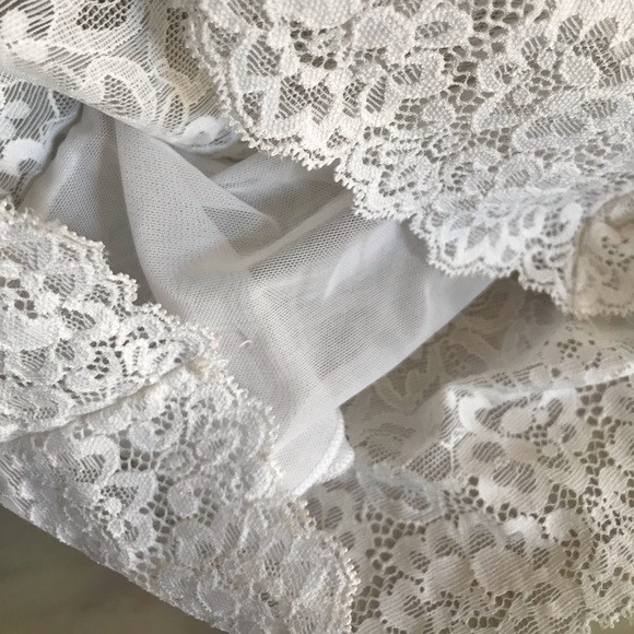 Y2k Abercrombie white lace milkmaid crop top 🍓🤍 - Picture 6 of 12